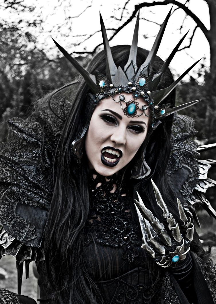 [Image: queen_of_darkness_by_memystery-d3f2xiz.jpg]