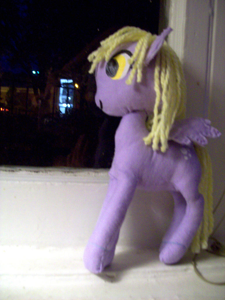 [Image: derpy_hooves_plush_by_fly_buggy-d5dlmg5.jpg]